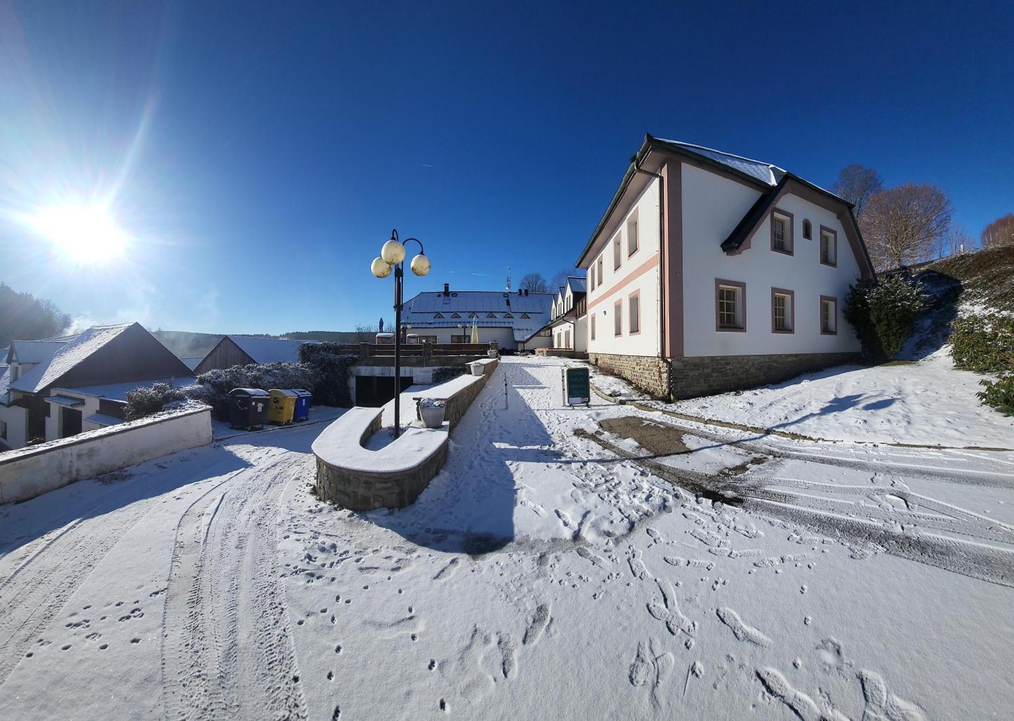 Hotel Zlaty Potok Nicov  Exterior photo
